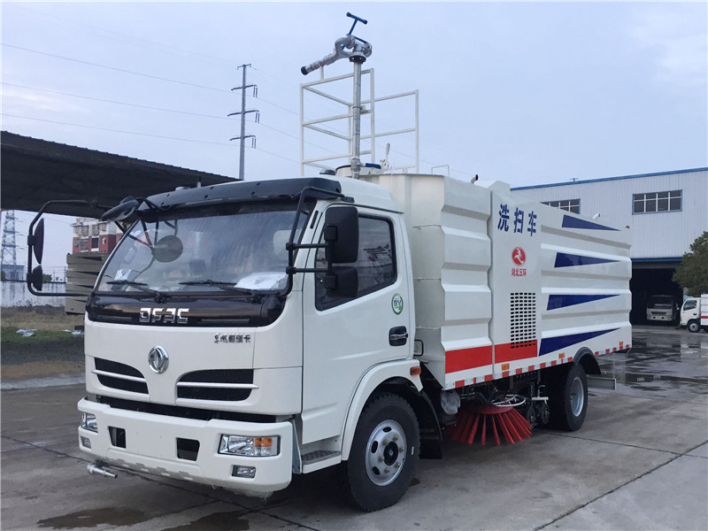 東風(fēng)大多利卡洗掃車加裝水炮