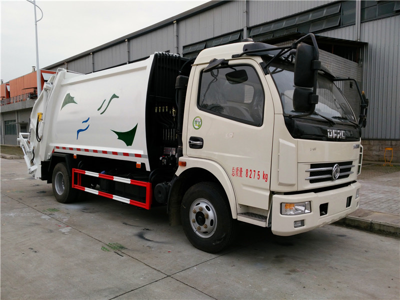 東風多利卡后裝壓縮式垃圾車8方