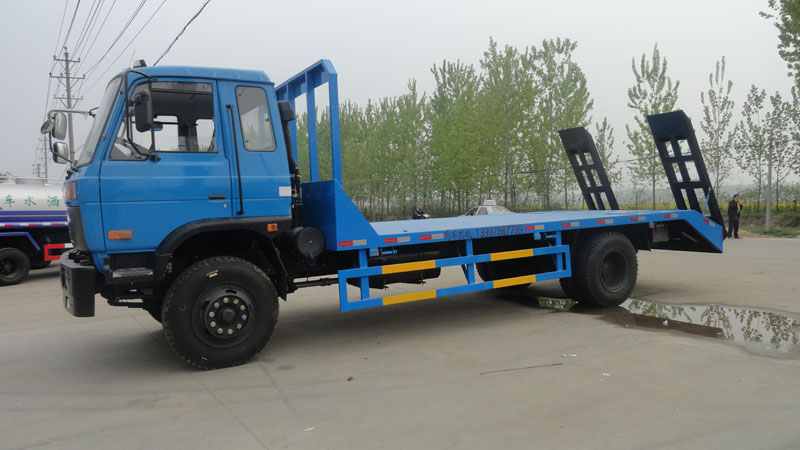 喜迎五一，東風(fēng)153挖機(jī)平板車特價(jià)促銷中
