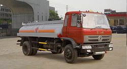 油罐車//東風(fēng)運(yùn)油車—東風(fēng)單橋油罐車