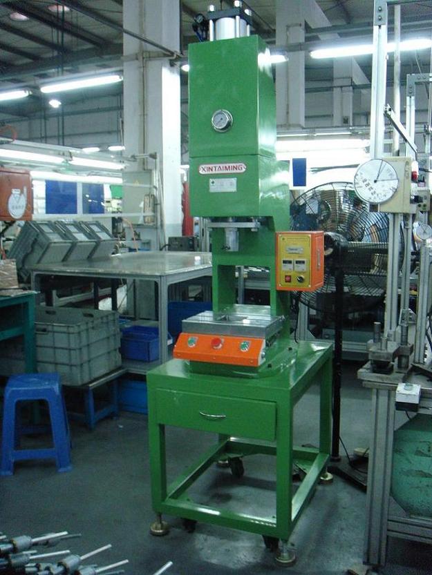 天津油壓機(jī)，天津氣壓機(jī)，天津油壓機(jī)廠家