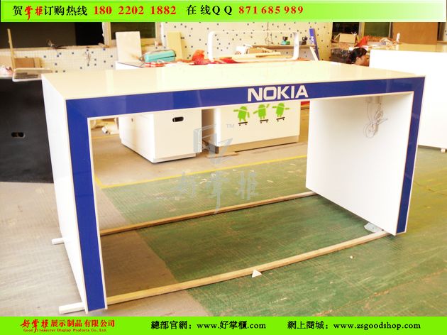白色啞光諾基亞手機(jī)體驗(yàn)桌