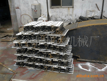 刮板輸送機鏈條,刮板鏈條。輸送鏈。模鍛鏈桿發(fā)貨地： 江蘇 鹽城 東