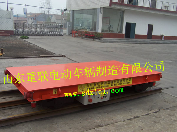 堅(jiān)固好用綠色軌道平板車