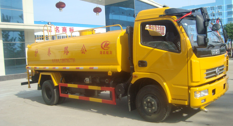 咸寧8噸東風(fēng)多利卡灑水車(chē)哪里買(mǎi)？