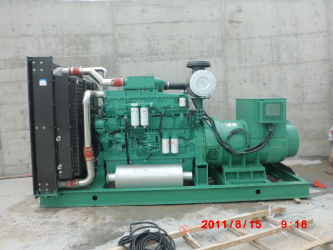 機(jī)油容量190L山東濟(jì)柴柴油發(fā)電機(jī)組出售！