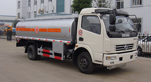 市政環(huán)衛(wèi)購(gòu)買掃路車，選擇掃路車生產(chǎn)廠家！