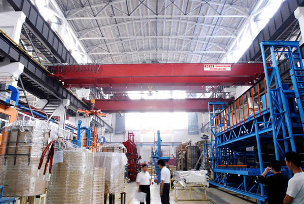 選擇大型QC型電磁橋式起重機(jī)生產(chǎn)廠家，專業(yè)生產(chǎn)電動橋式行車