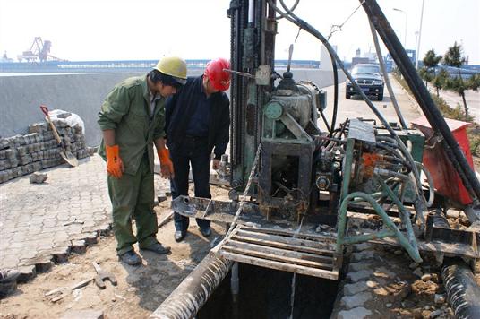 藍(lán)海高壓旋噴鉆機(jī)，鉆孔噴樁一體機(jī)