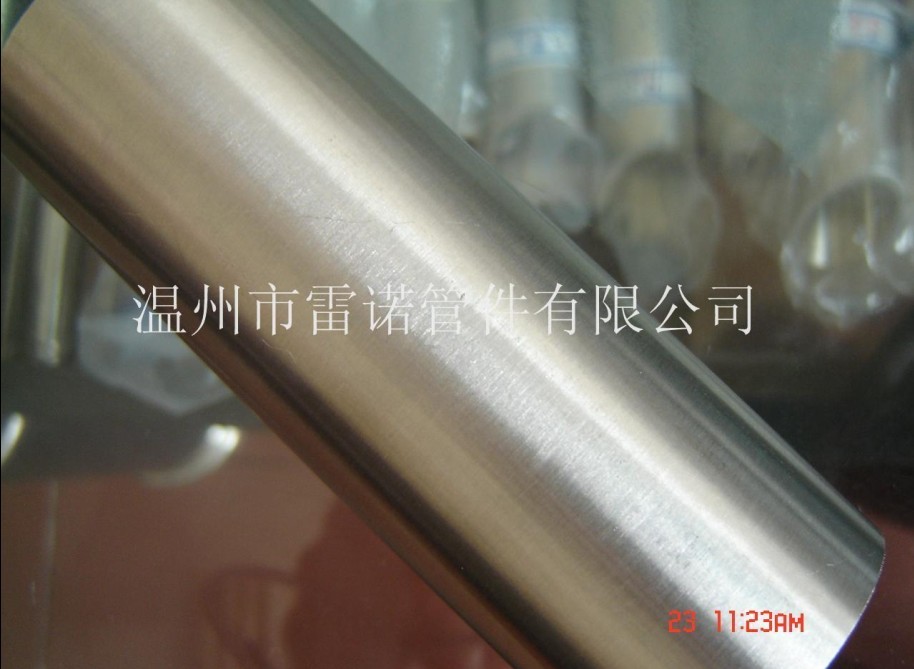 衛(wèi)生級不銹鋼薄壁管內(nèi)表面采用垂直線狀態(tài)拋光，與液體流向相同