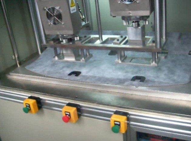 尼龍內(nèi)飾扣焊接機(jī)