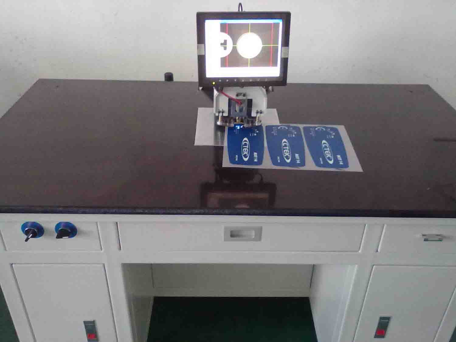 供應(yīng)紙加工設(shè)備—自動打孔機、自動沖孔機
