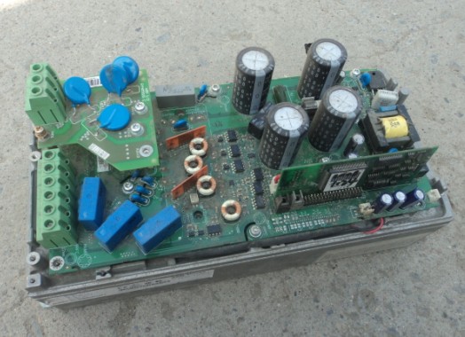 ABB變頻器ACS800-01-0003-3+P901驅(qū)動(dòng)板主板拆