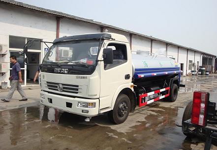 東風(fēng)9噸灑水車價(jià)格東風(fēng)多利卡6-9噸灑水車價(jià)格