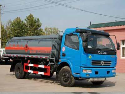 東風多利卡化工車