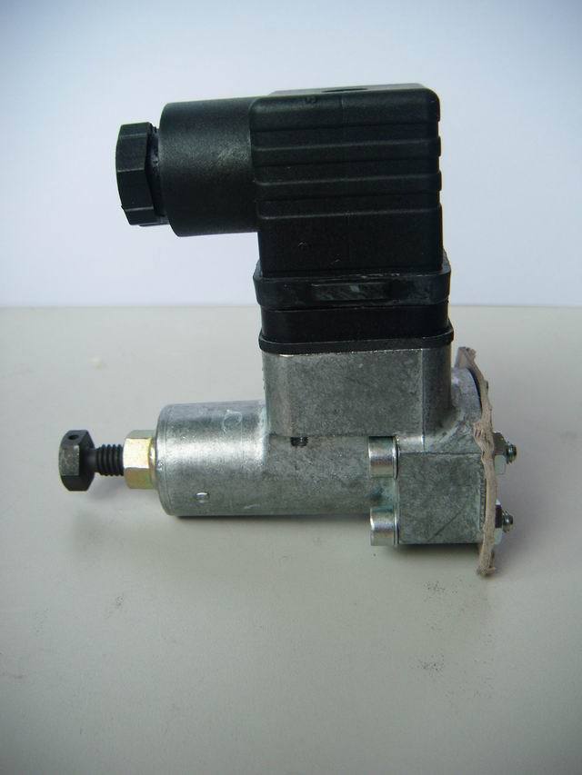 德國(guó)HAWE哈威DG3-1/4壓力繼電器 庫(kù)存現(xiàn)貨 特價(jià)供應(yīng)