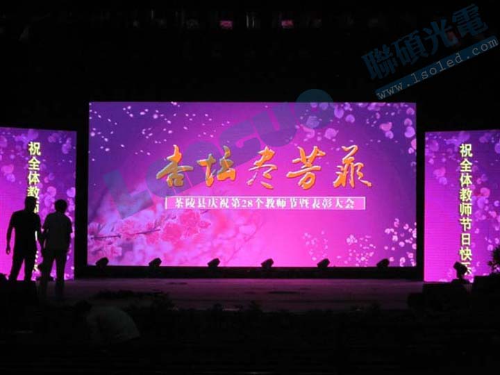 圓柱形led顯示屏P3全彩定制廠家價(jià)格
