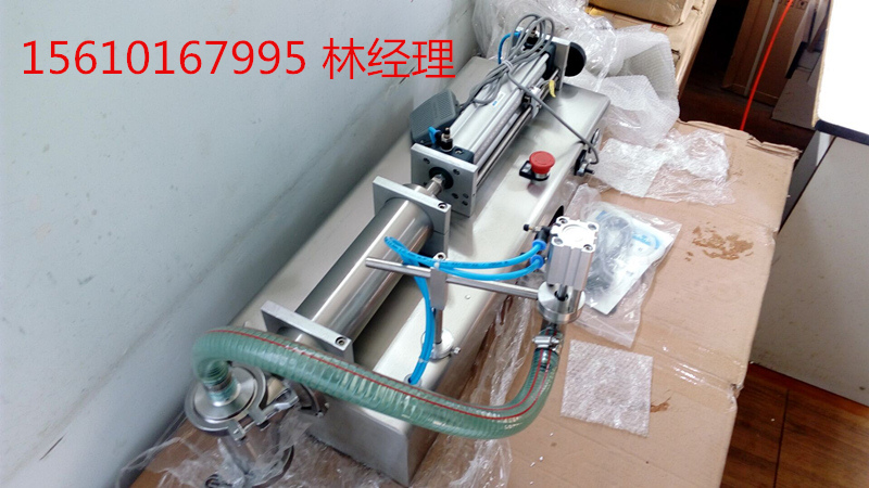 沃發(fā)機械廠家提供2017新款玻璃水灌裝機_生產(chǎn)香油液體麻油灌裝機