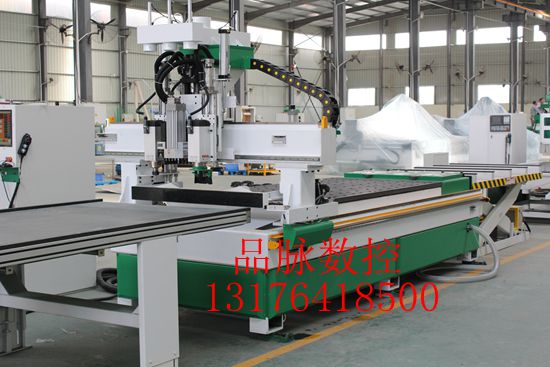 麗江品脈數(shù)控全自動(dòng)開(kāi)料機(jī)     櫥柜開(kāi)料機(jī)