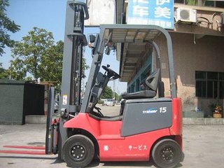 小松二手電動(dòng)叉車進(jìn)口報(bào)關(guān)的流程時(shí)間多少