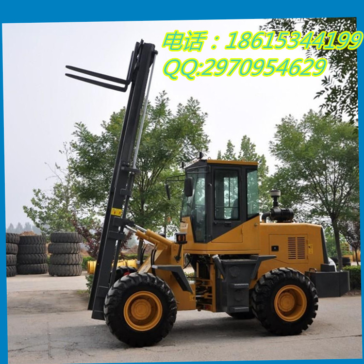 四驅(qū)叉車(chē)全年最低價(jià)格小型3噸叉車(chē)大量銷(xiāo)售送貨上門(mén)wxj