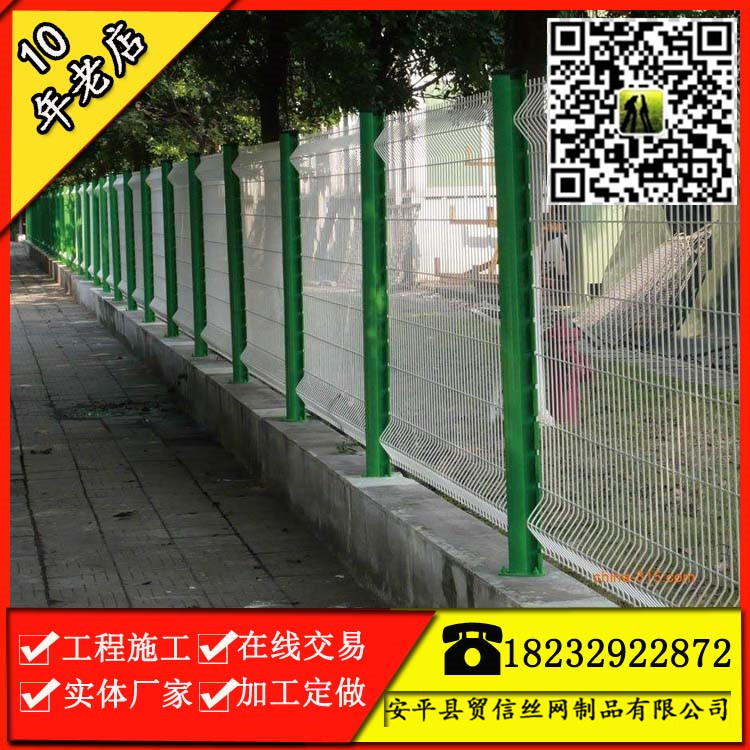 三角折彎護(hù)欄網(wǎng)多少錢(qián)一米哪個(gè)工廠價(jià)格最便宜