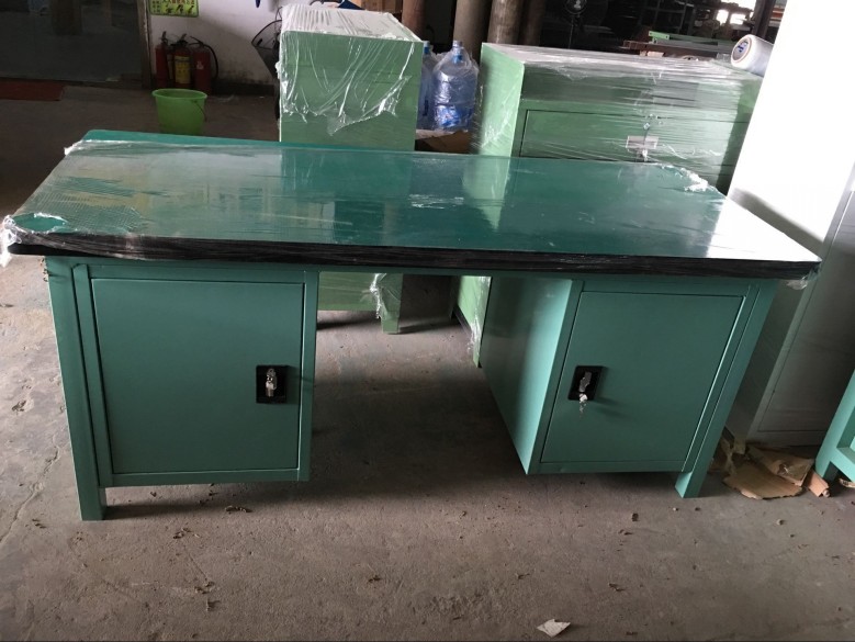 供應(yīng)車間各種工作臺(tái) 防靜電臺(tái)面 櫸木臺(tái)面 鐵板 不銹鋼包面工作臺(tái)