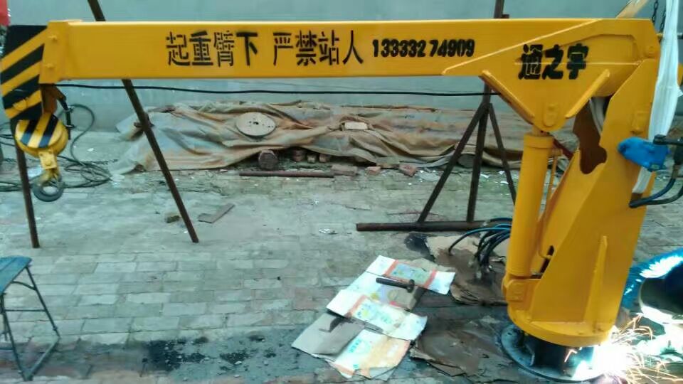 汽車小吊機定制隨車吊運機直銷小吊車小型吊機獨臂吊小型吊運機