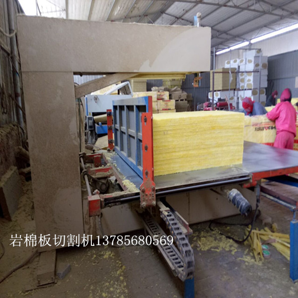 巖棉生產(chǎn)設(shè)備；巖棉條切割機(jī)