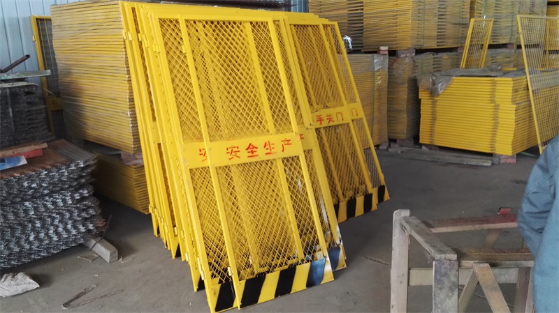 亨取 廠家直銷電梯鋼板網(wǎng)門 安全施工防護(hù)、鋼板網(wǎng)噴塑防護(hù)網(wǎng)