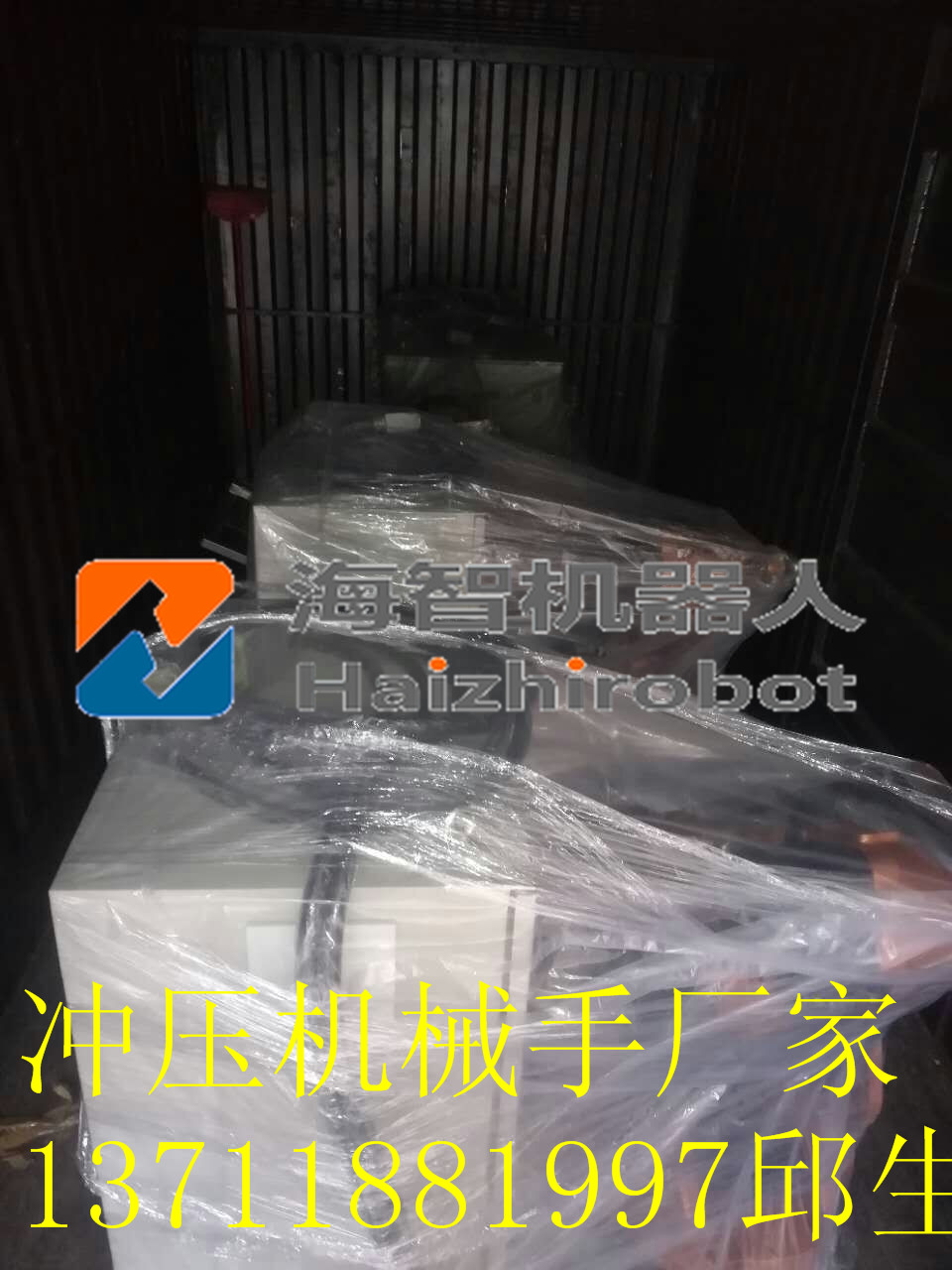 沖壓送料機(jī)械手供應(yīng)商，單機(jī)沖壓機(jī)械手，沖壓機(jī)械手連線