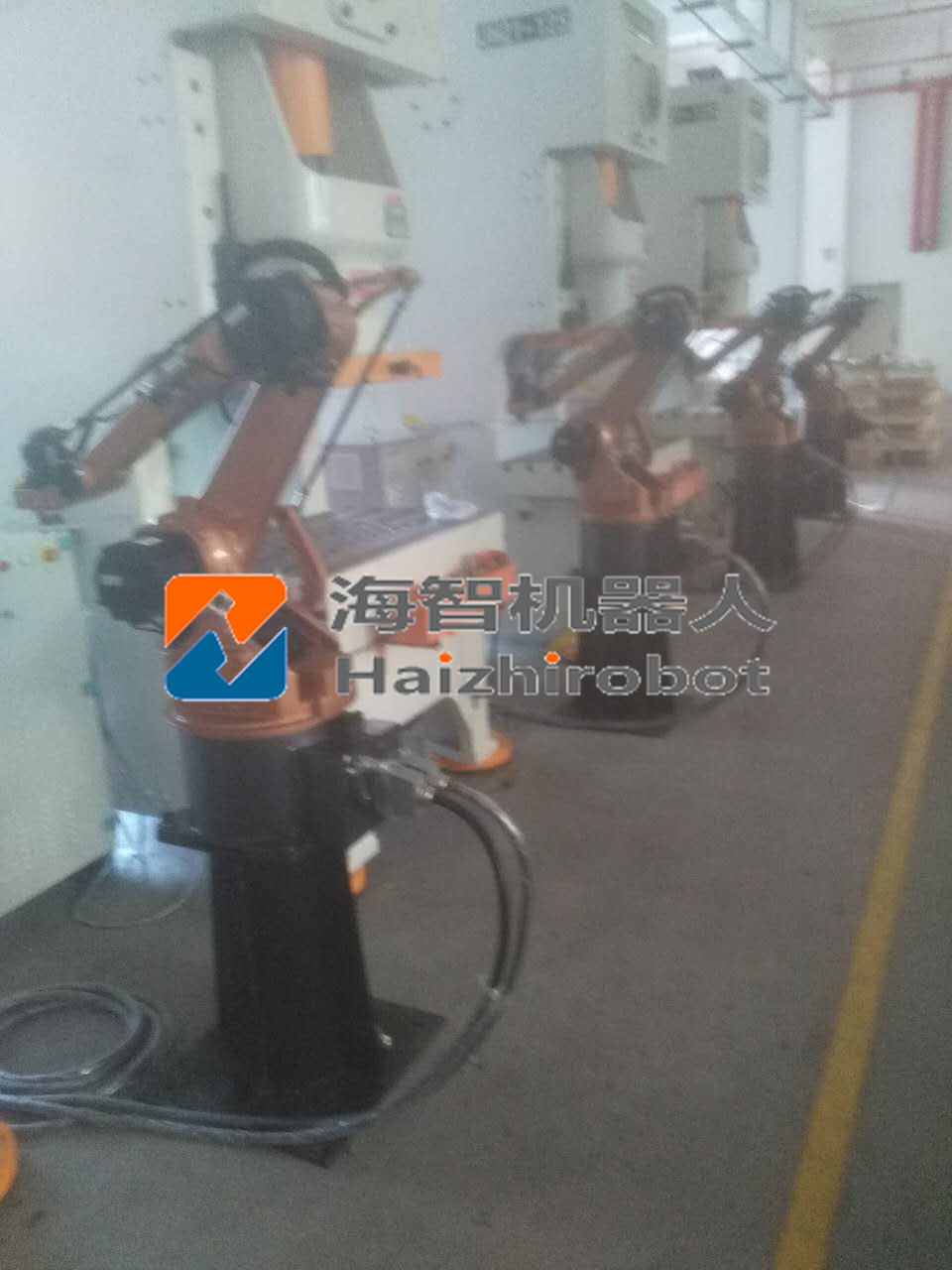 沖壓上下料機(jī)械手，沖床機(jī)器人生產(chǎn)廠家，自動(dòng)化沖床機(jī)械手