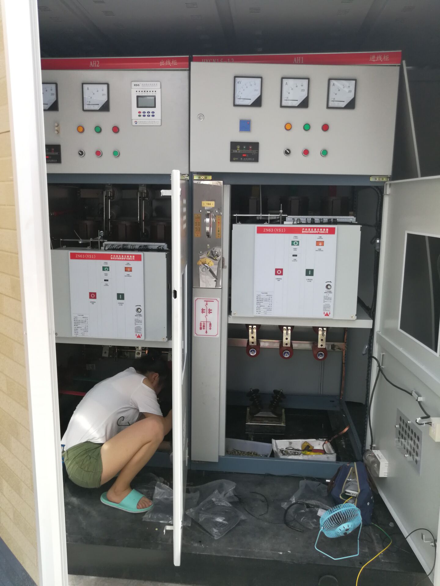 四川成都10KV二次小型變電站HXGN15-12高壓環(huán)網(wǎng)柜