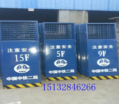 江西施工電梯安全防護(hù)門、電梯外架樓層防護(hù)門、新品防護(hù)電梯門