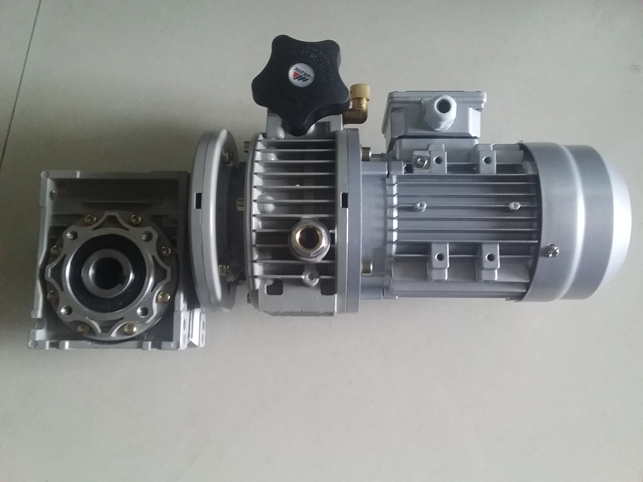 優(yōu)質(zhì)71B5三相UDL005無極調(diào)速電機什么價格