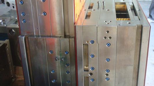 東莞廢模具鐵回收公司，深圳專業(yè)回收廢模具鐵，廣州廢模具鐵回收價(jià)錢