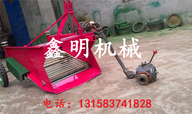 多功能馬鈴薯收獲機(jī)圖片 手扶帶薯類挖掘機(jī)鑫明制造