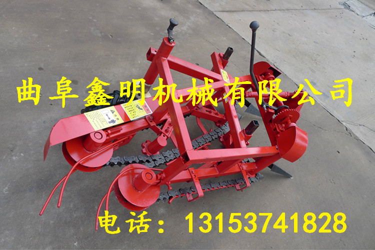 湖北鑫明全自動(dòng)花生收獲機(jī)視頻 四輪帶大蒜挖掘機(jī)直銷商