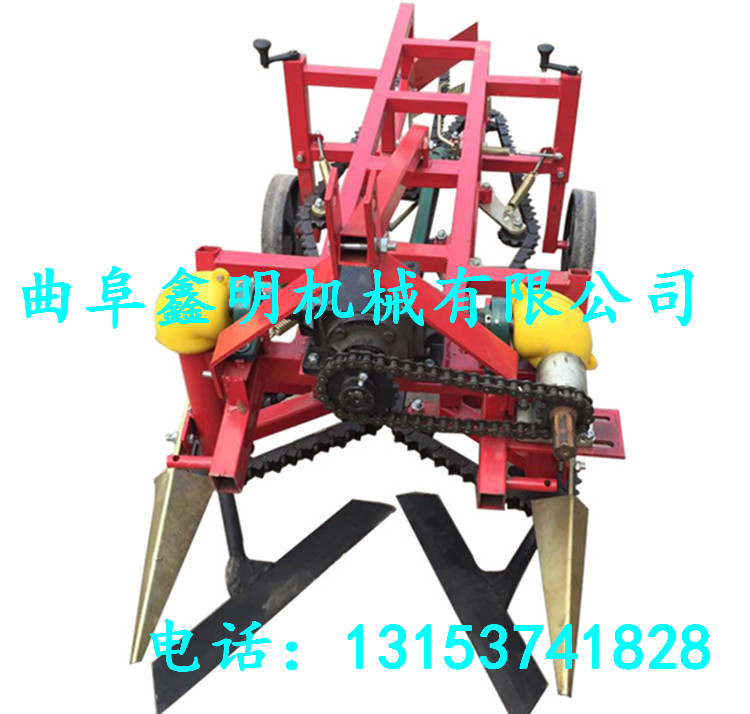 曲阜鑫明全自動(dòng)花生收獲機(jī)視頻 四輪帶大蒜挖掘機(jī)供貨商