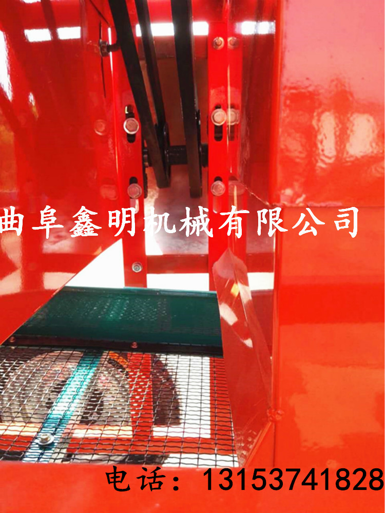 山東鑫明行走式花生摘果機熱線電話 小四輪帶鮮花生摘果機優(yōu)點