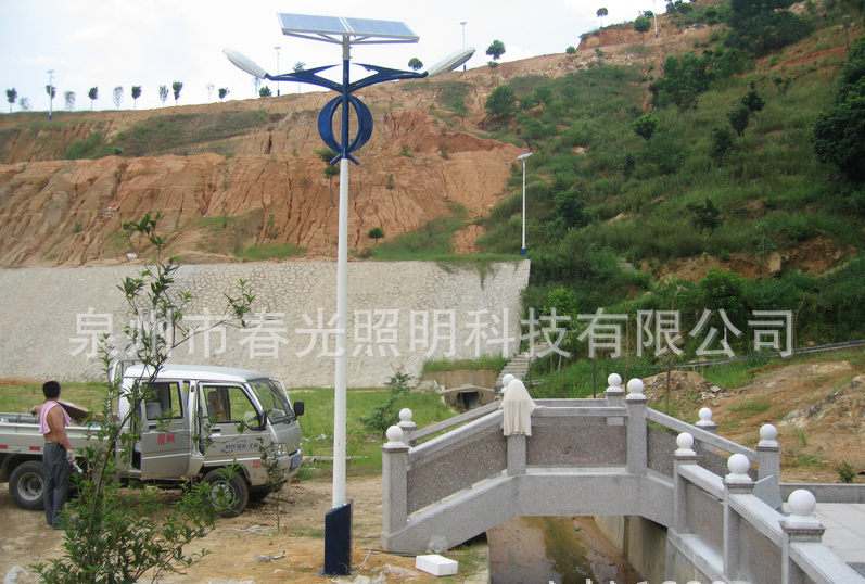 7米40W雙臂太陽(yáng)能路燈 性價(jià)比高的福建太陽(yáng)能路燈生產(chǎn)廠家