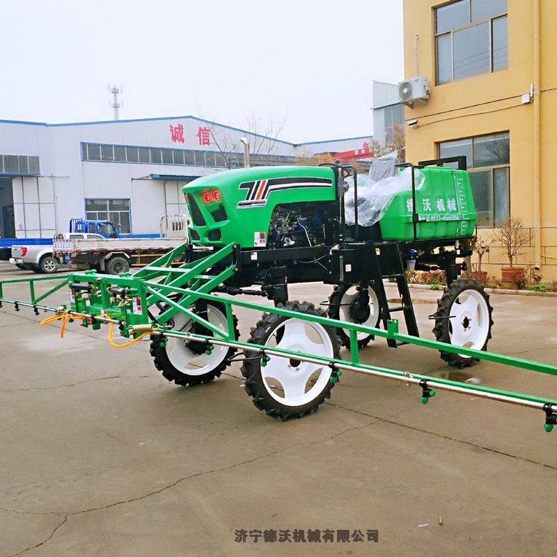 啟東水稻田四輪四驅(qū)打藥機(jī)廠家