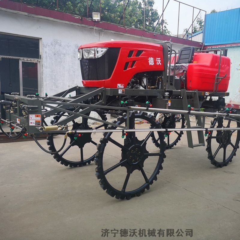 鶴壁全自動(dòng)自走式噴桿噴藥機(jī)圖片