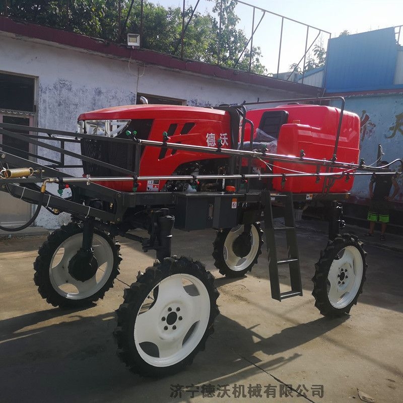 池州四輪噴藥機(jī)自走式噴藥機(jī)圖片