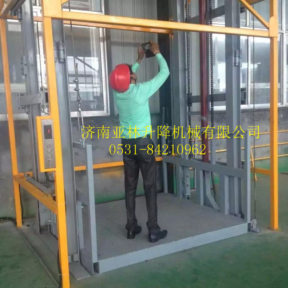 云南貨梯廠家/云南液壓貨梯生產(chǎn)廠家/昆明導軌式升降貨梯廠家