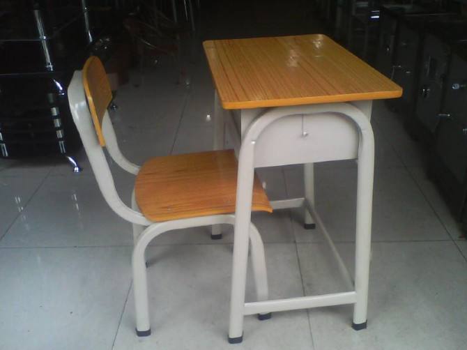 定制學生桌 質(zhì)優(yōu)價廉 值得信賴