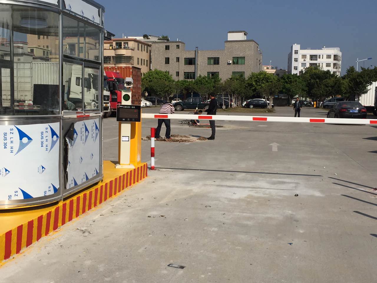 國(guó)超智能實(shí)用款車牌識(shí)別小區(qū)車輛管理收費(fèi)系統(tǒng)，停車場(chǎng)車輛管理收費(fèi)系統(tǒng)