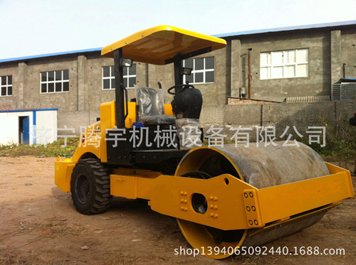 LSS208單鋼輪振動(dòng)壓路機(jī)濟(jì)寧騰宇專業(yè)生產(chǎn) 壓路機(jī)多少錢一臺(tái)