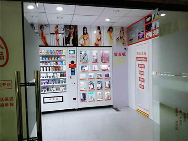 湖北黃岡市中學(xué)旁的無人售貨店收入效益