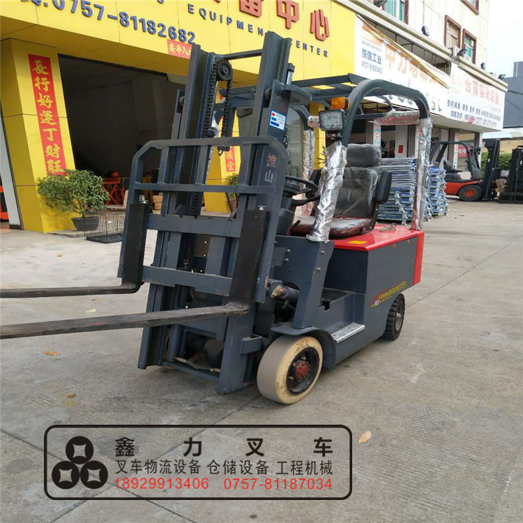 鑫升力廠家特價(jià)出售 載重1.5噸升高3米全電動(dòng)叉車
